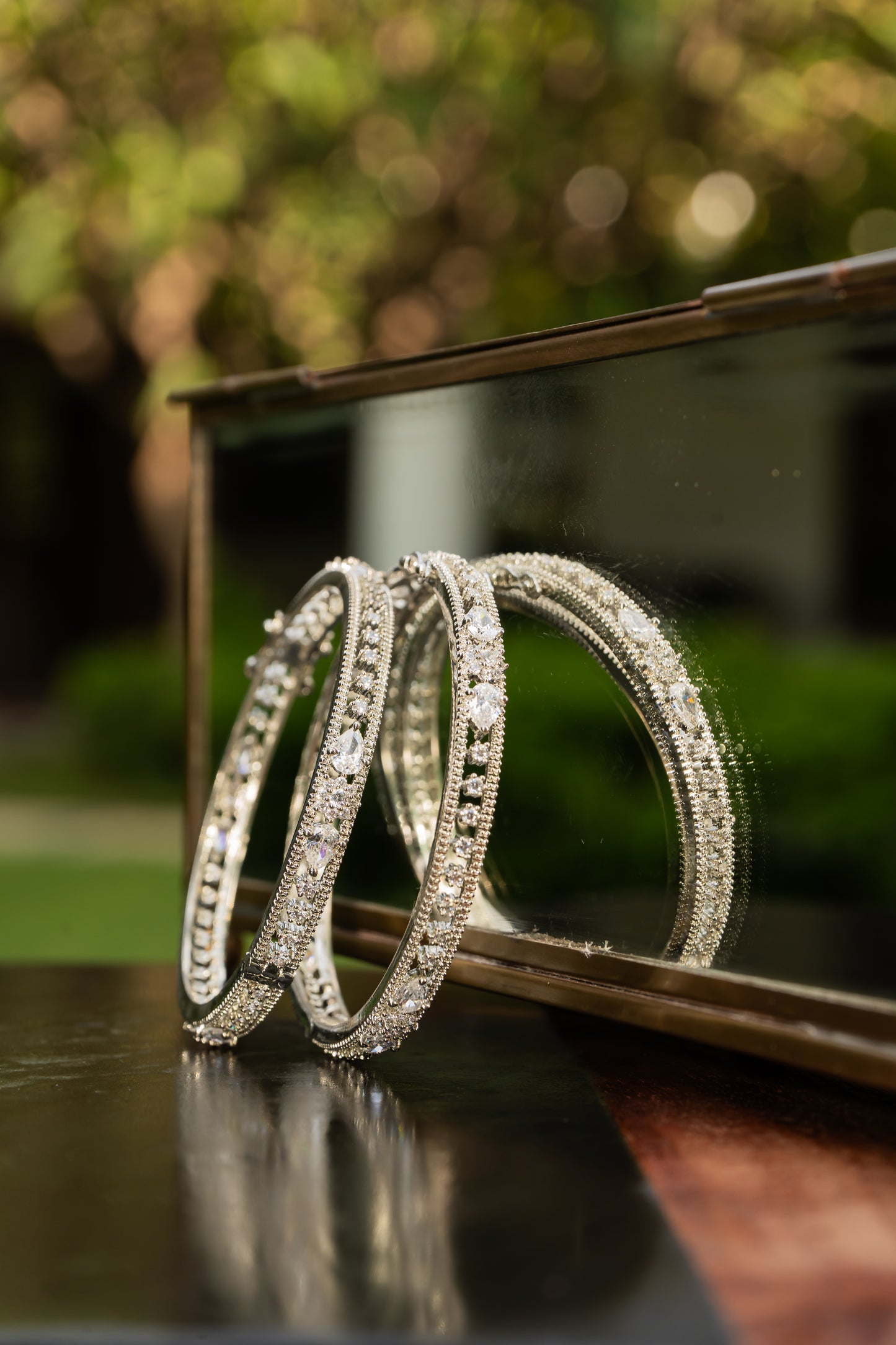 PAIR AND ROUND FLOWER DIAMOND BANGLE