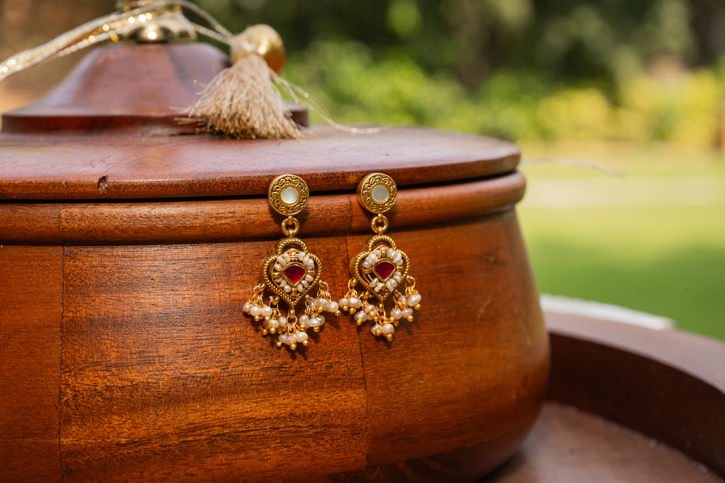MOTHER OF PEARL, GOLD PLATED SILVER CENTRE , STRUNG IN PEARLS