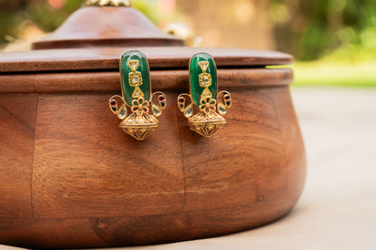 JADAU ON SILVER EMERALDITE ON A KALASH