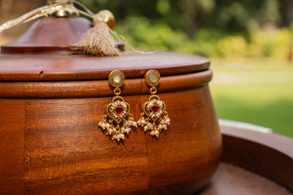 MOTHER OF PEARL, GOLD PLATED SILVER CENTRE , STRUNG IN PEARLS