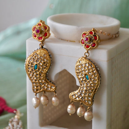 Meen Shrinathji Reversible Necklace fastened by fresh-water pearls
