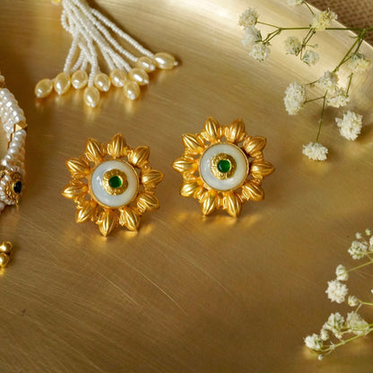 Centre white centre strung in pearl lines choker and earrings