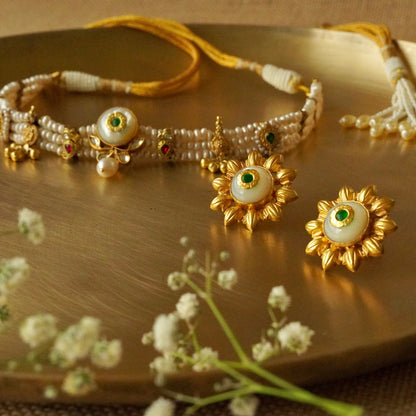 Centre white centre strung in pearl lines choker and earrings